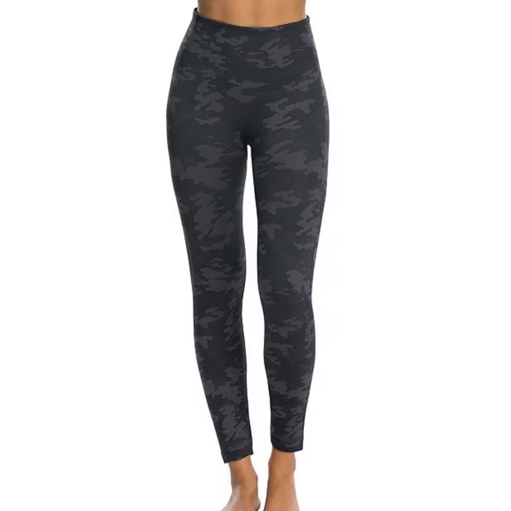 Spanx seamless camp size medium leggings excellent condition